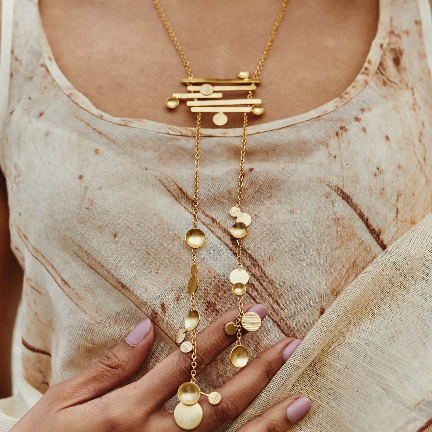 ISKA NECKLACE
