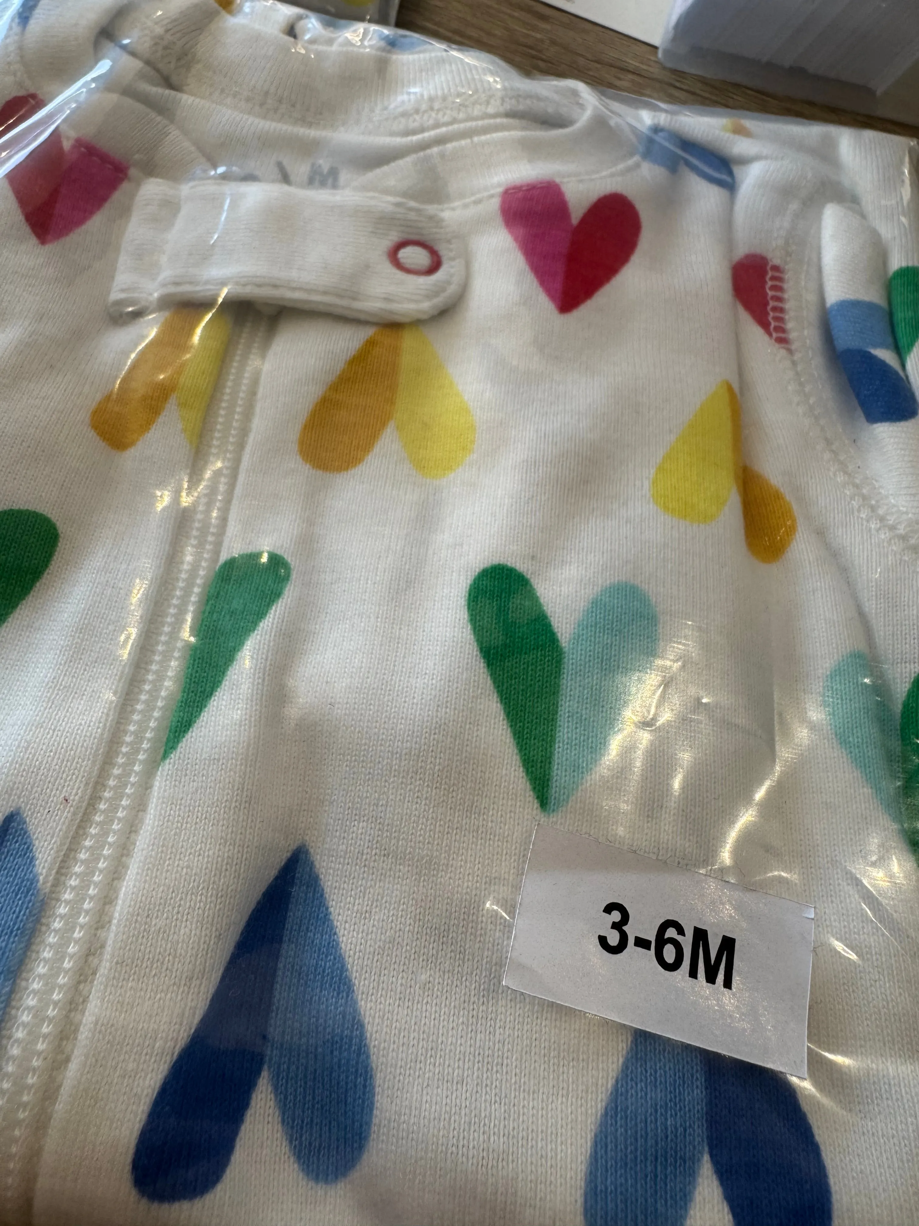 Primary Organic Sleepsuit - White Split Hearts (New) 3-6m, 6-9m