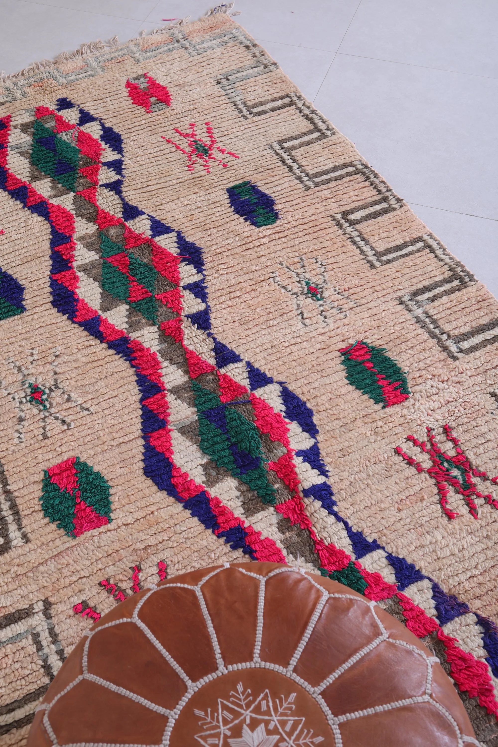 Vintage Berber Rug - Handwoven Moroccan Treasure 4.2 X 8.1 Feet