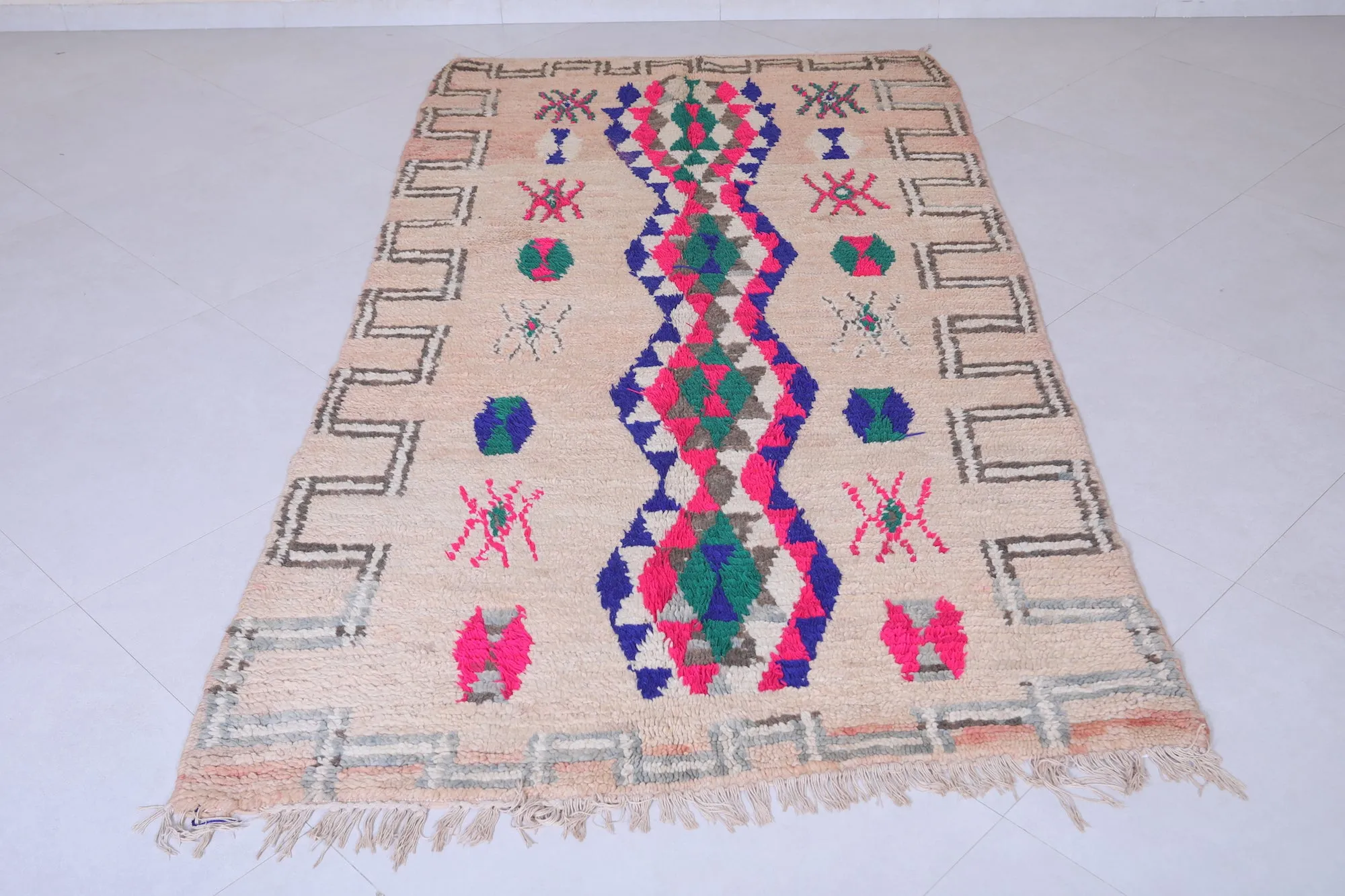 Vintage Berber Rug - Handwoven Moroccan Treasure 4.2 X 8.1 Feet
